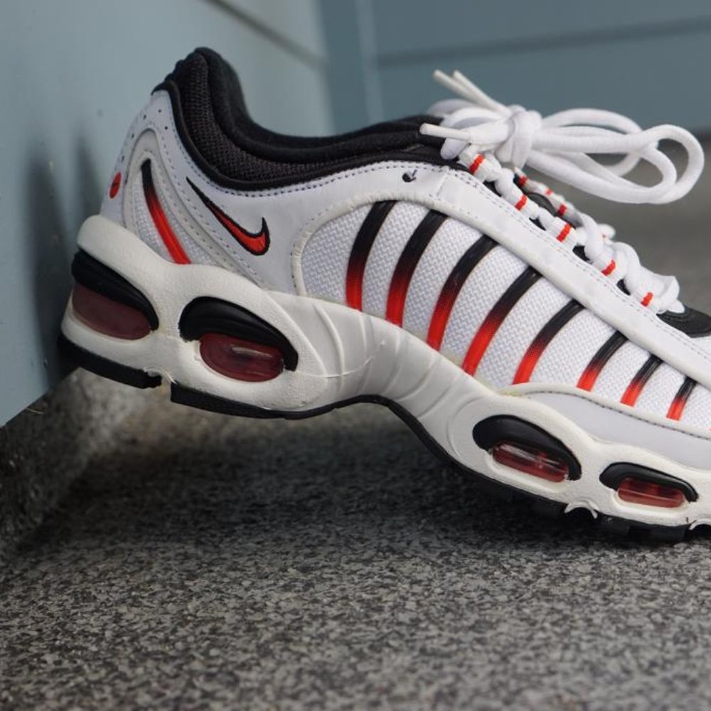 NEW - NIKE AIR MAX TAILWIND 4 - US MEN'S SIZE 6 - [AQ2567-104]